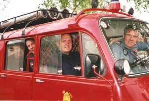 Kombi vozilo "IMV 1600" 1999. godine s britanskom "posadom"