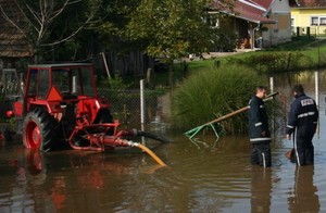 Traktorska vatrogasna pumpa s početka 80-tih godina prošlog stoljeća 