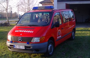 Vatrogasno kombi vozilo Mercedes Vito, nabavljeno 2004. godine